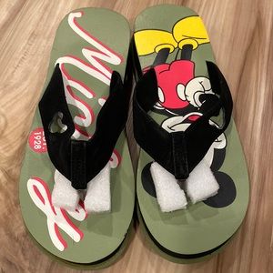 BNIB Mickey Mouse Flipflops 5/6